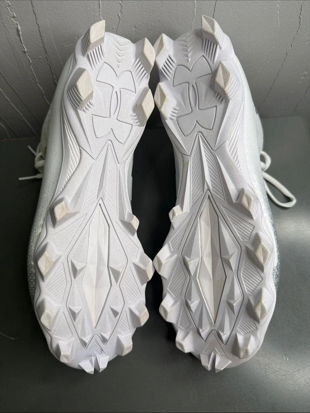 Under Armour Spotlight Franchise RM 4.0 football cleat in white/silver size 13